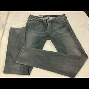 The leggings super skinny fit, size 28R